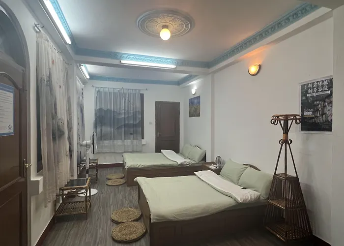 Buddha's Family Hotel *