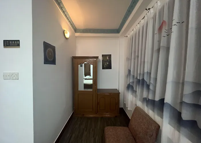 Buddha's Family Hotel *